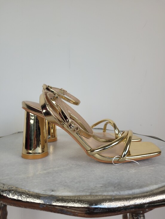 Ribongz Shoes - Ribongz Size 8 Gold Metallic Strappy Block Heel Sandals